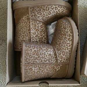 UGG-Classic II Boot - Kids Size 3